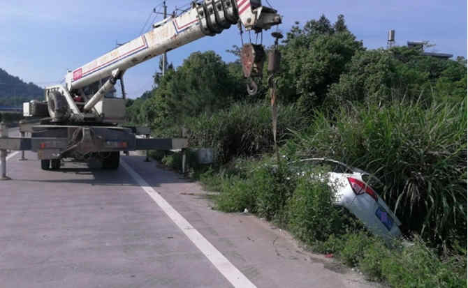 乌苏重载吊车救援 乌苏重载吊车救援